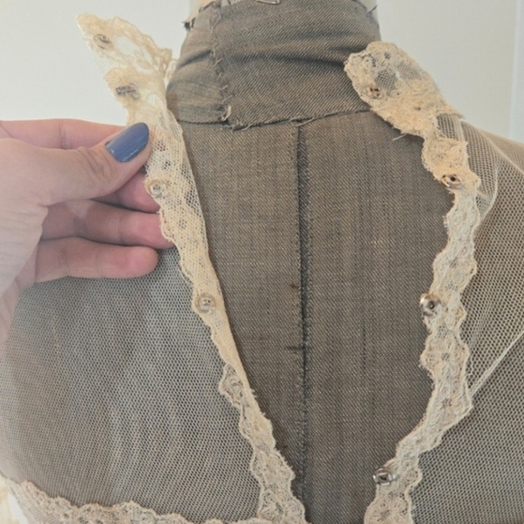 Vintage 1980s ILGWU Champagne Floral Lace High Neck Sheer Dress, SIZE S - Picture 12 of 16